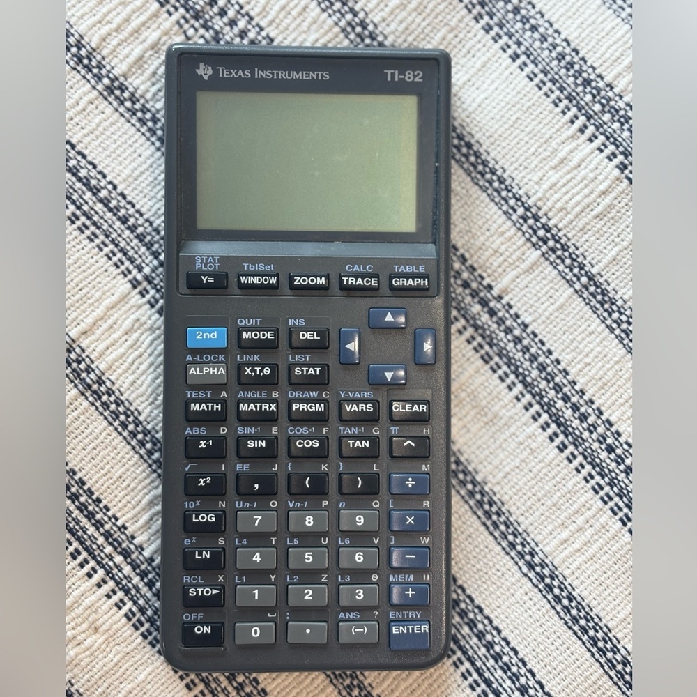 Texas Instruments Graphing Calculator. TI-82  Gray | Works | Large Display